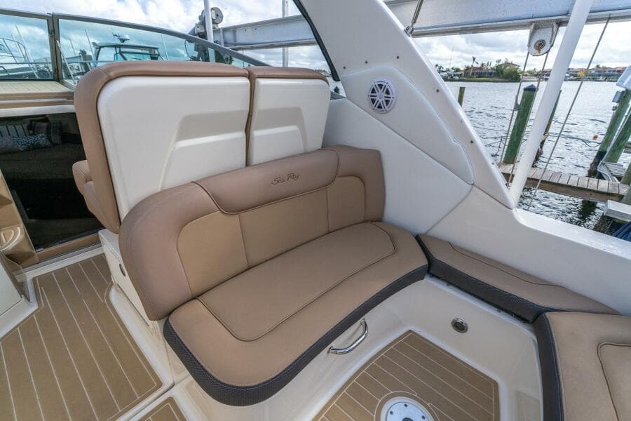 2016 Sea Ray 330 Sundancer