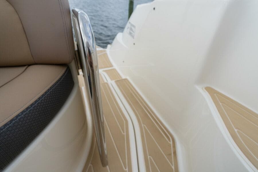 2016 Sea Ray 330 Sundancer