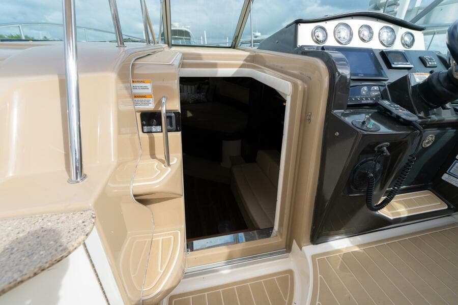 2016 Sea Ray 330 Sundancer