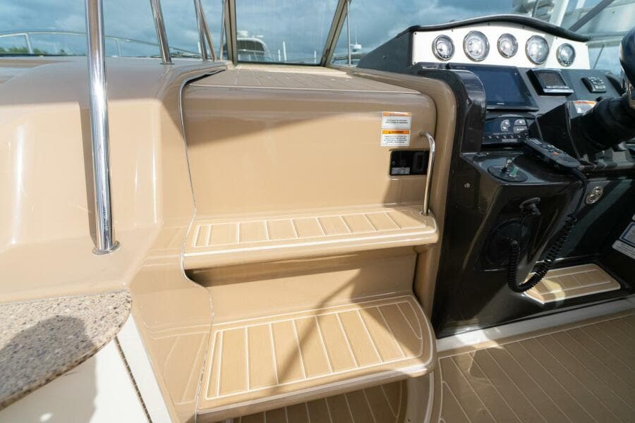 2016 Sea Ray 330 Sundancer