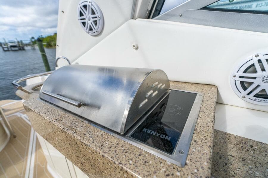 2016 Sea Ray 330 Sundancer