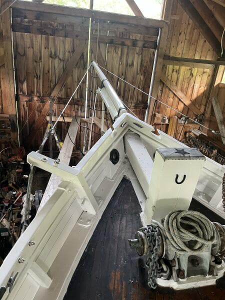 Gallant bow rigging