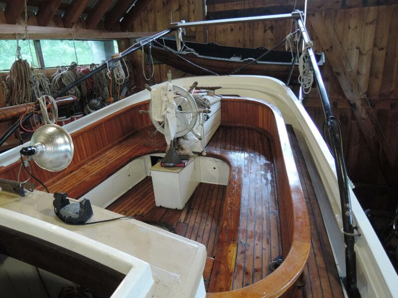 Gallant cockpit & davits