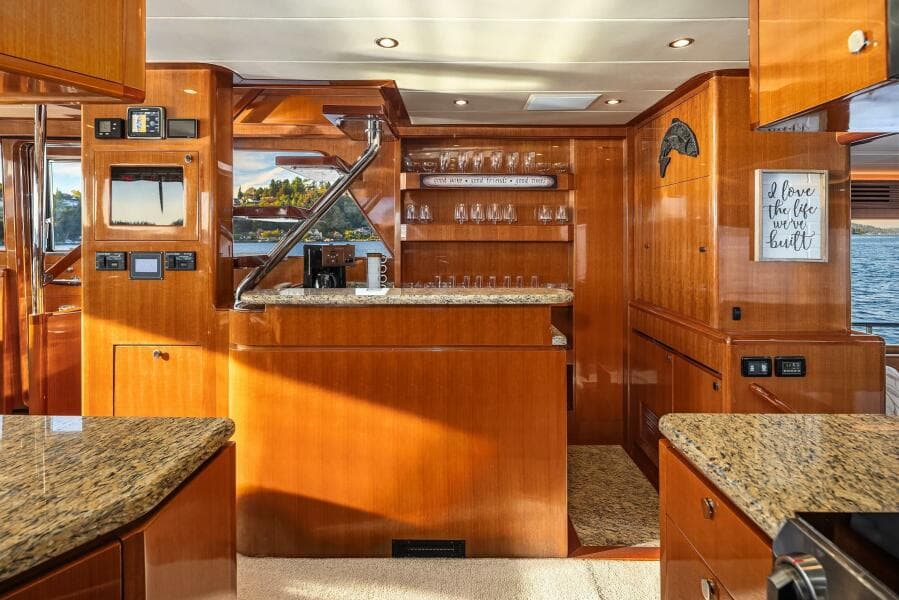 2014 Hampton 720 Skylounge LRC