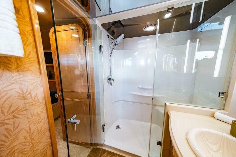 Stbd Fwd Queen Shower
