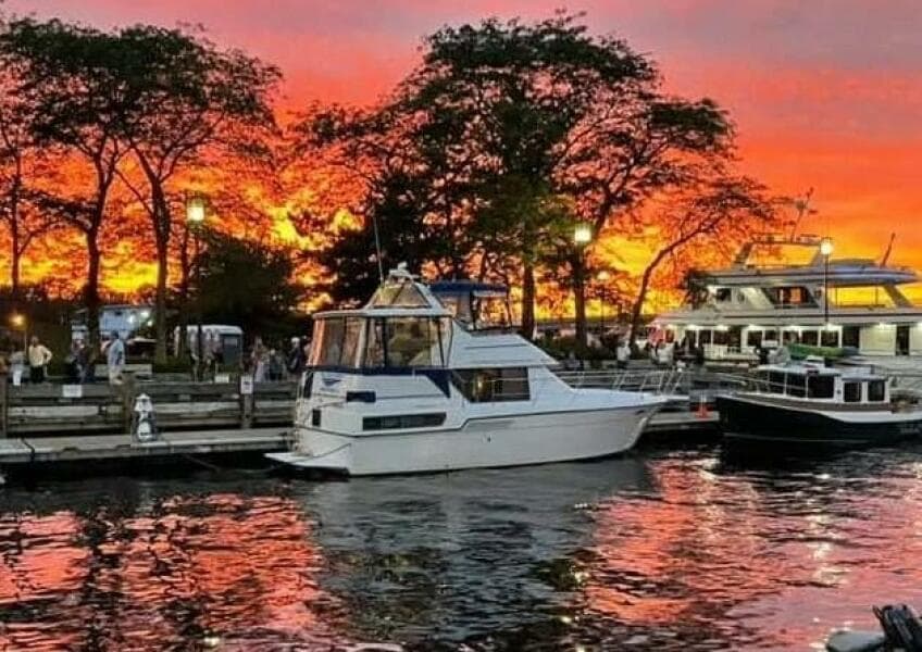 1994 Carver Aft Cabin Motor Yacht
