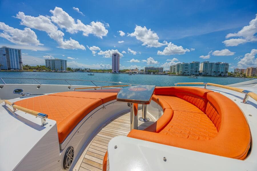 2010 Lazzara Yachts LSX 92