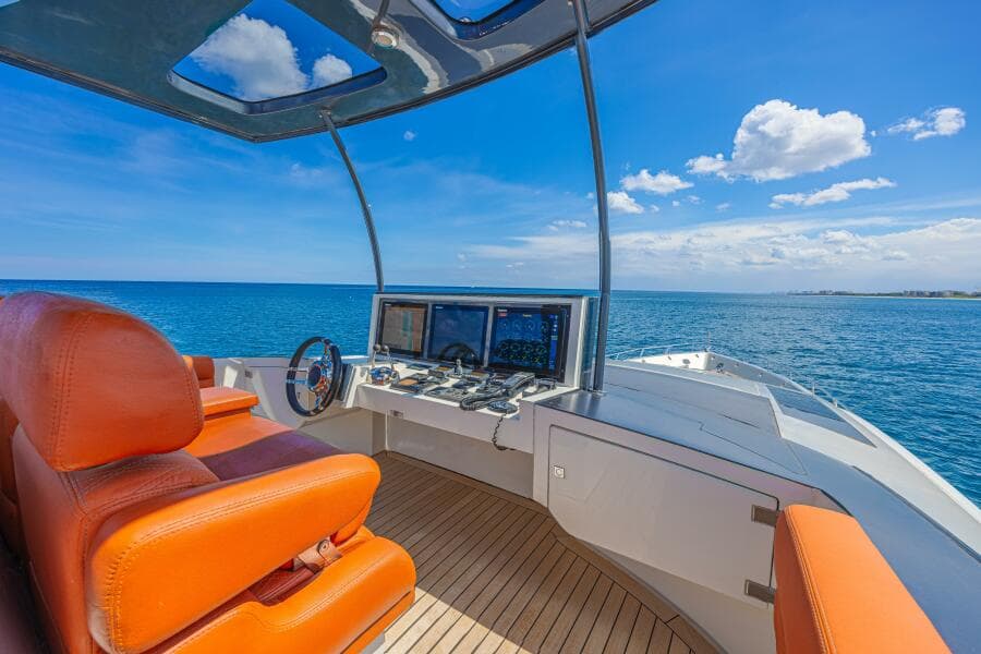 2010 Lazzara Yachts LSX 92