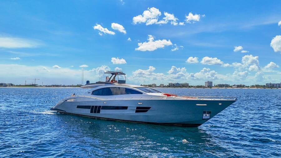 2010 Lazzara Yachts LSX 92