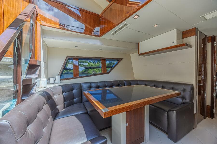 2010 Lazzara Yachts LSX 92