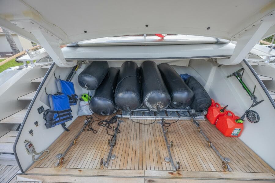 2010 Lazzara Yachts LSX 92