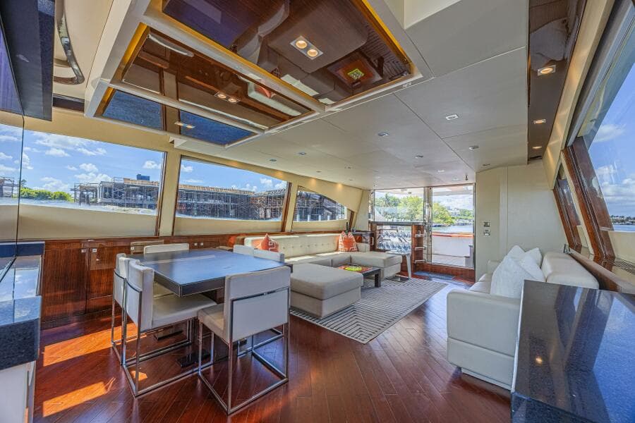 2010 Lazzara Yachts LSX 92