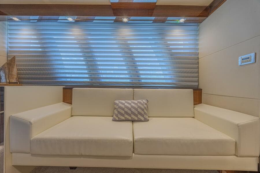 2010 Lazzara Yachts LSX 92