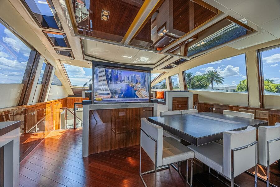 2010 Lazzara Yachts LSX 92