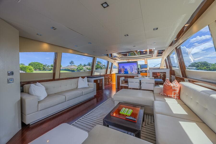 2010 Lazzara Yachts LSX 92