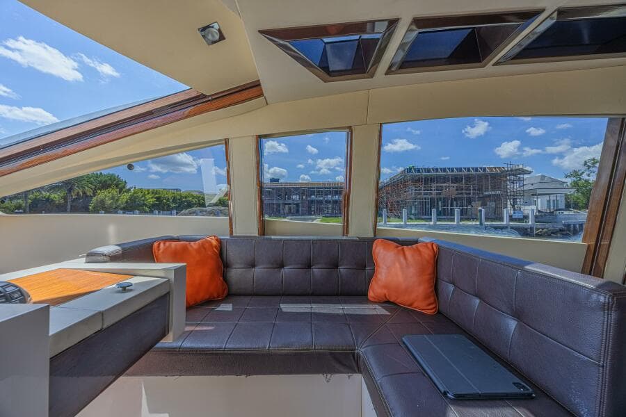 2010 Lazzara Yachts LSX 92