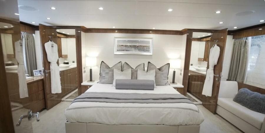 2017 Hargrave Raised Pilothouse
