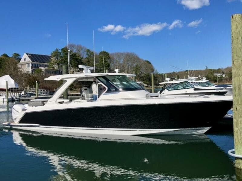 2021 Tiara Yachts 38 LS