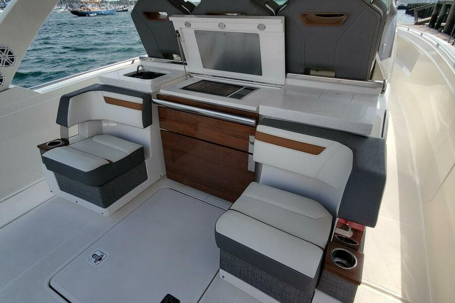 2021 Tiara Yachts 38 LS