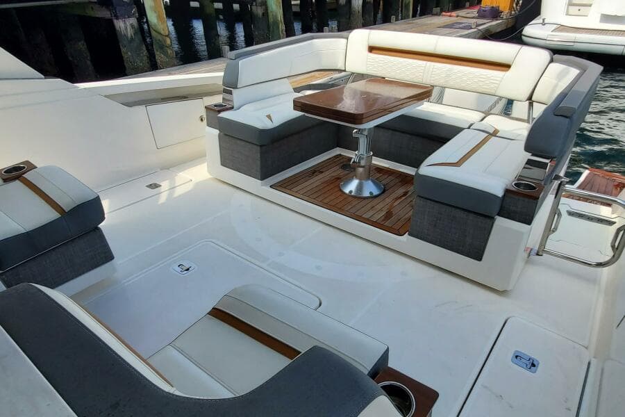 2021 Tiara Yachts 38 LS