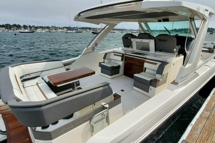 2021 Tiara Yachts 38 LS