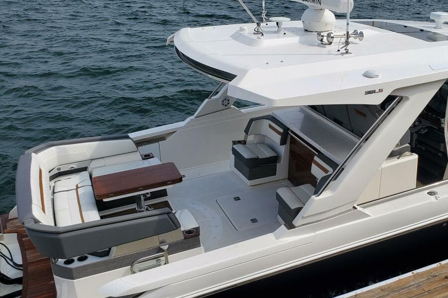 2021 Tiara Yachts 38 LS