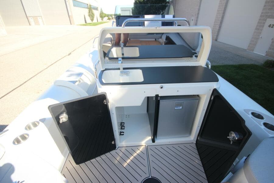 2024 Zodiac Medline 9 NEO & Custom Trailer