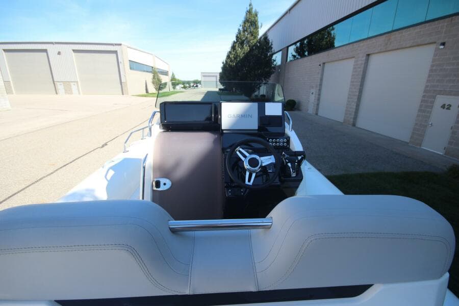 2024 Zodiac Medline 9 NEO & Custom Trailer