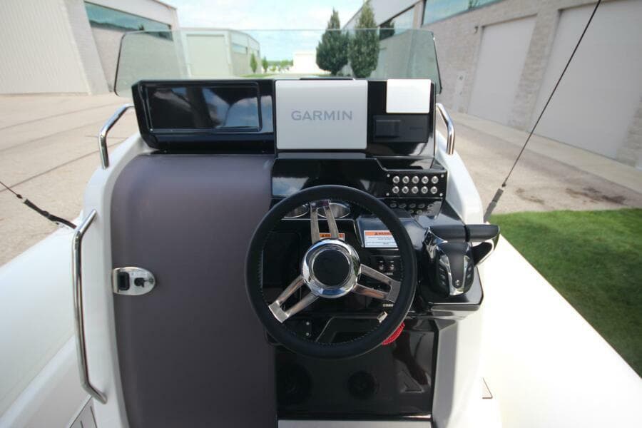 2024 Zodiac Medline 9 NEO & Custom Trailer