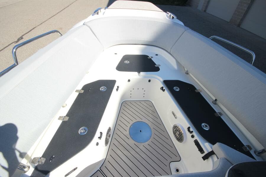2024 Zodiac Medline 9 NEO & Custom Trailer