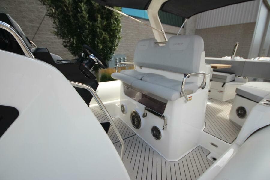 2024 Zodiac Medline 9 NEO & Custom Trailer