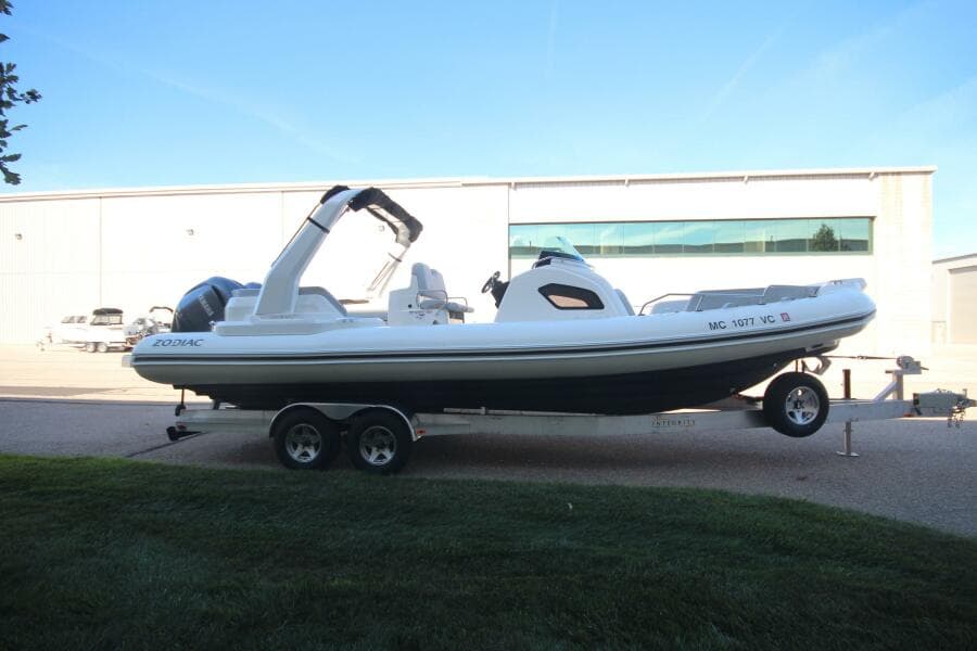 2024 Zodiac Medline 9 NEO & Custom Trailer