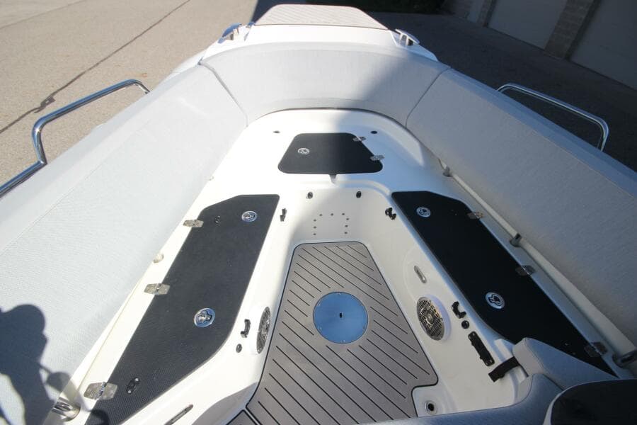 2024 Zodiac Medline 9 NEO & Custom Trailer