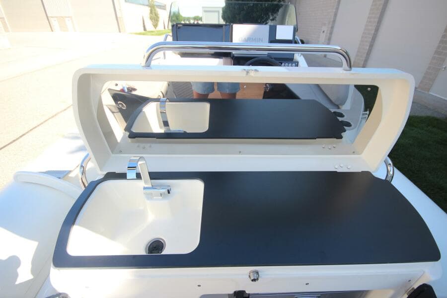2024 Zodiac Medline 9 NEO & Custom Trailer