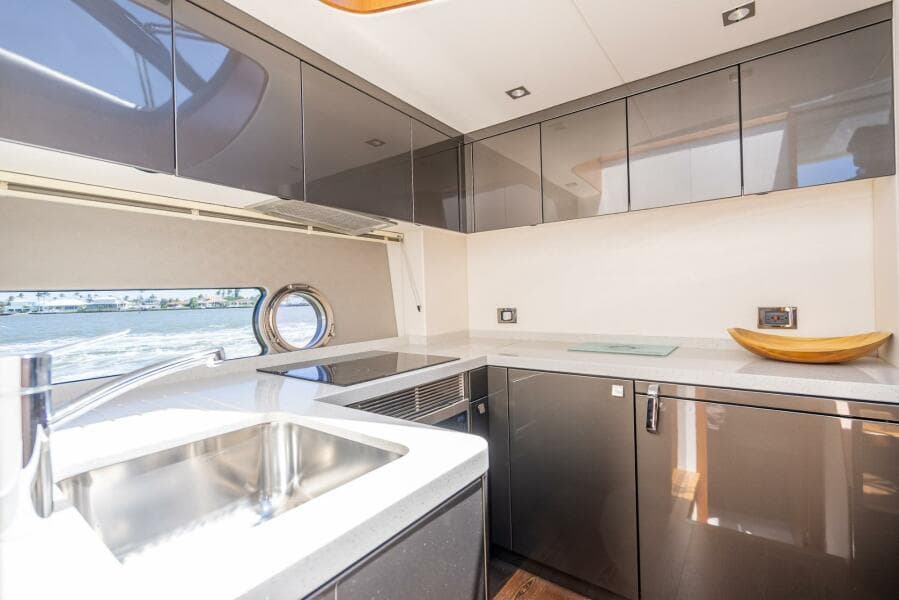 2018 Sunseeker Predator 57