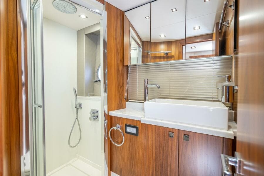 2018 Sunseeker Predator 57