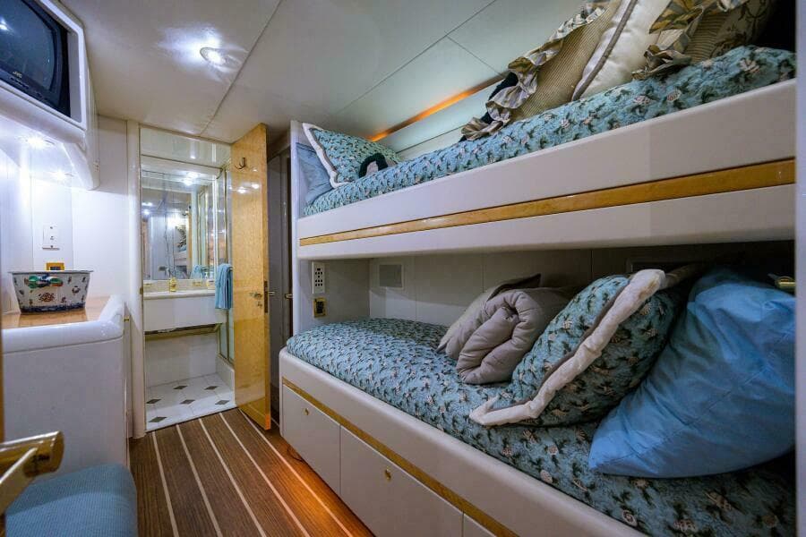 Lazzara 80 LOST TEXAN - Starboard Guest Stateroom
