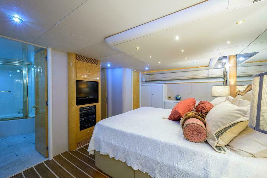 Lazzara 80 LOST TEXAN - Master Stateroom