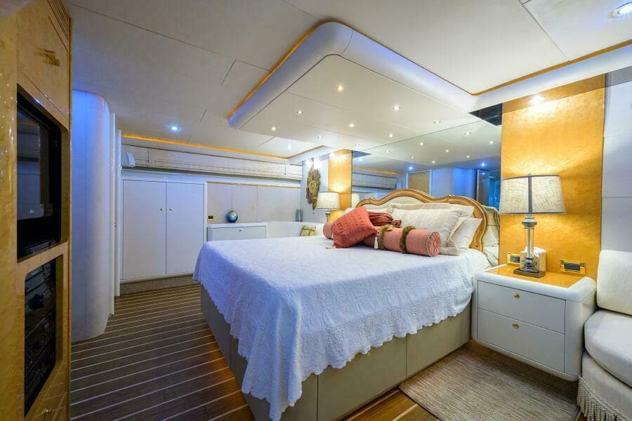 Lazzara 80 LOST TEXAN - Master Stateroom