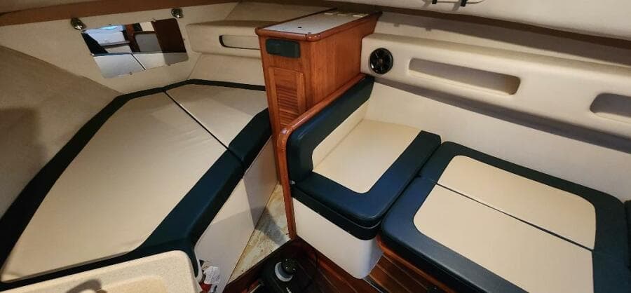 2000 Pursuit 3000 Express