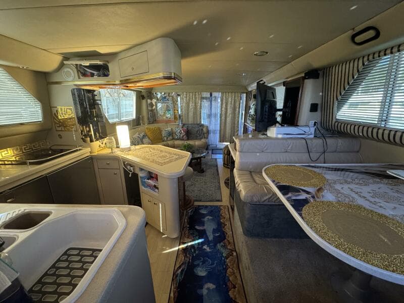 1998 Sea Ray 550 Sedan Bridge