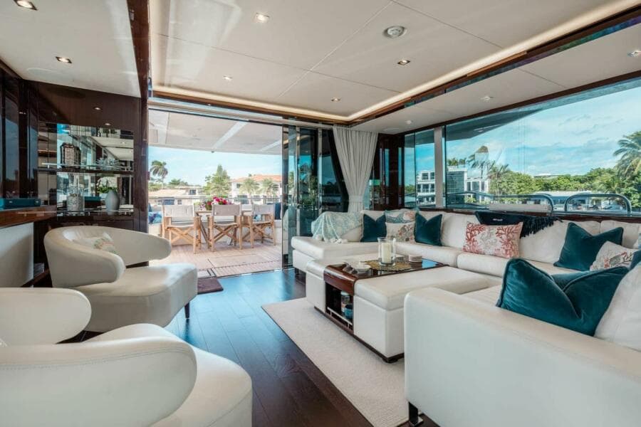2018 Sunseeker 95 yacht