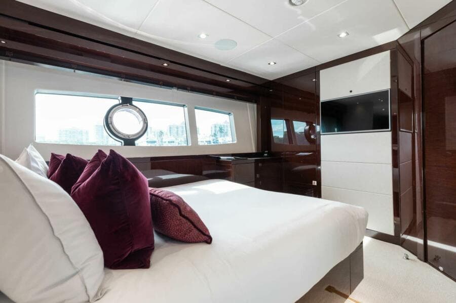 2018 Sunseeker 95 yacht