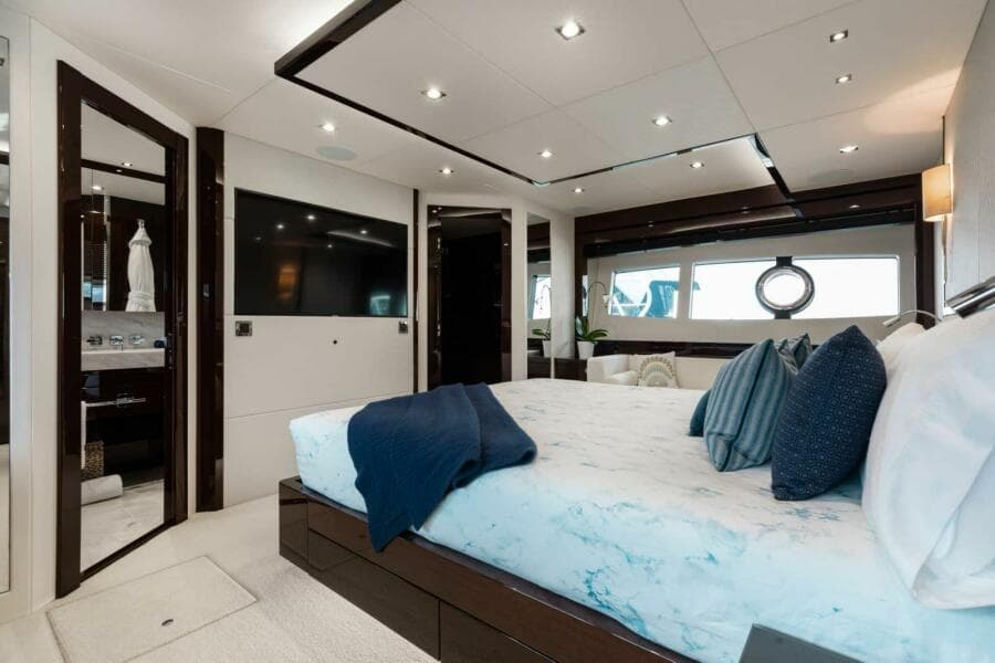 2018 Sunseeker 95 yacht