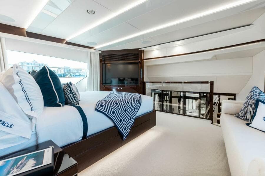 2018 Sunseeker 95 yacht