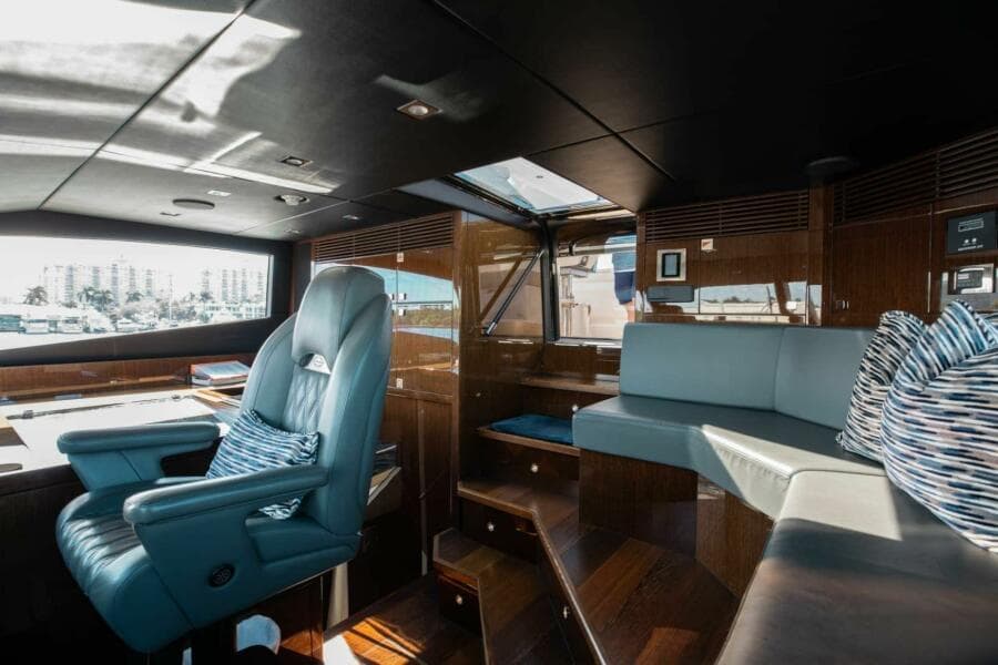 2018 Sunseeker 95 yacht