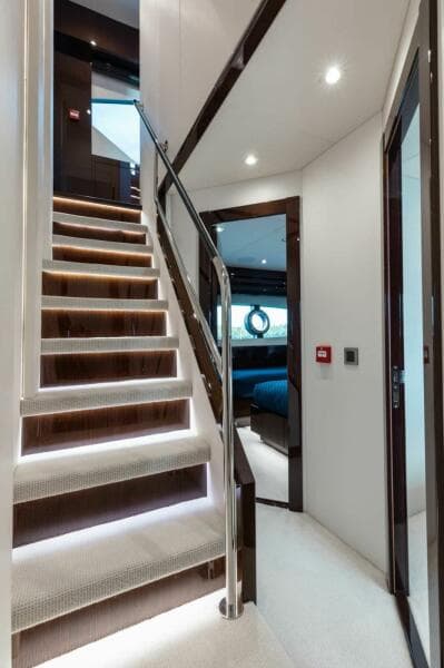 2018 Sunseeker 95 yacht