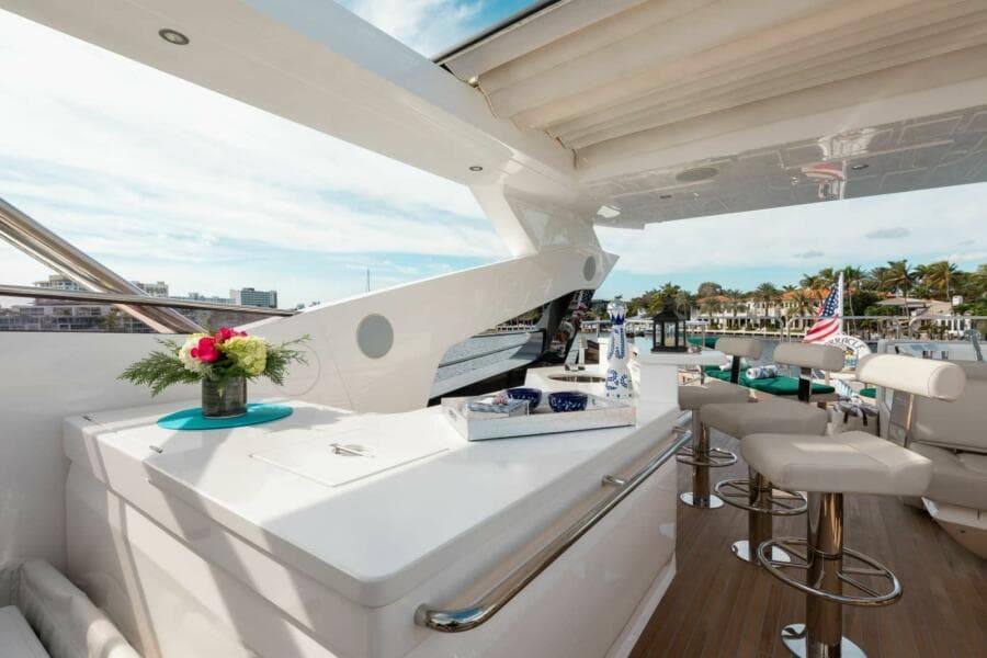 2018 Sunseeker 95 yacht