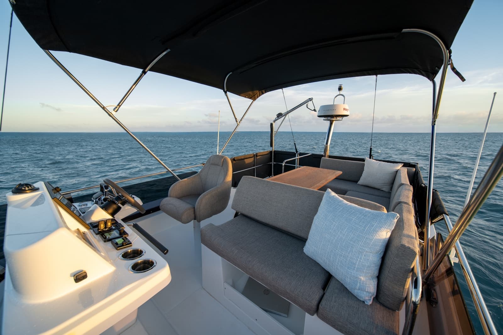 2027 Beneteau Swift Trawler 37