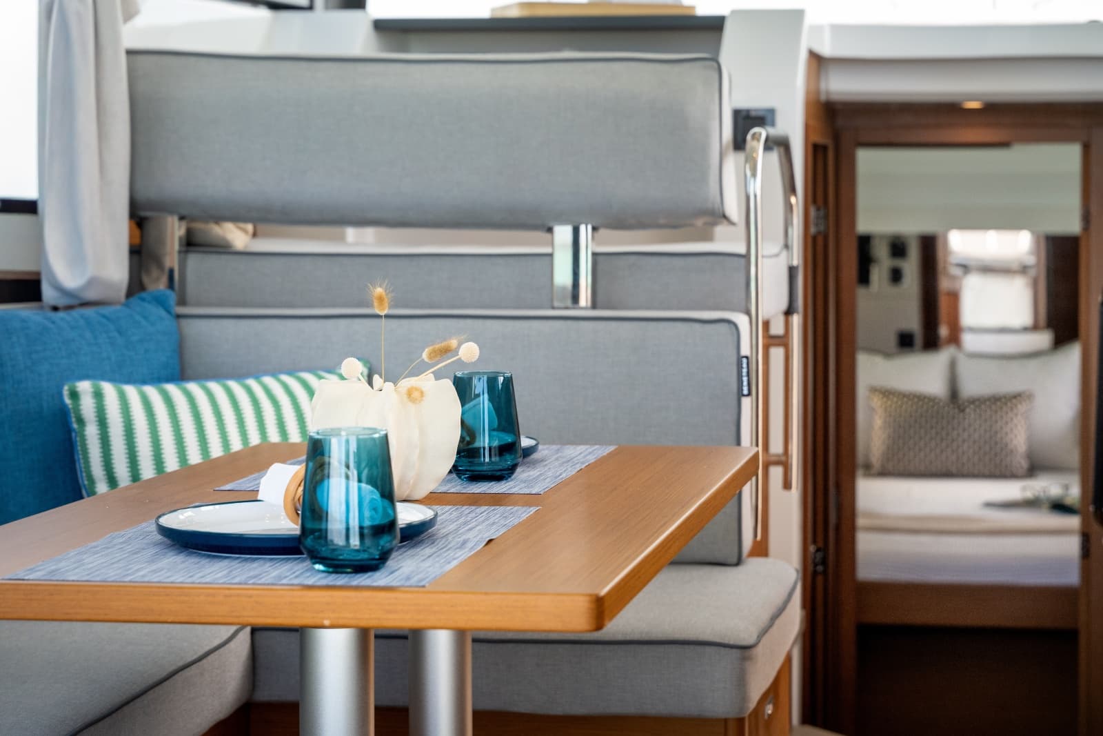 2027 Beneteau Swift Trawler 37
